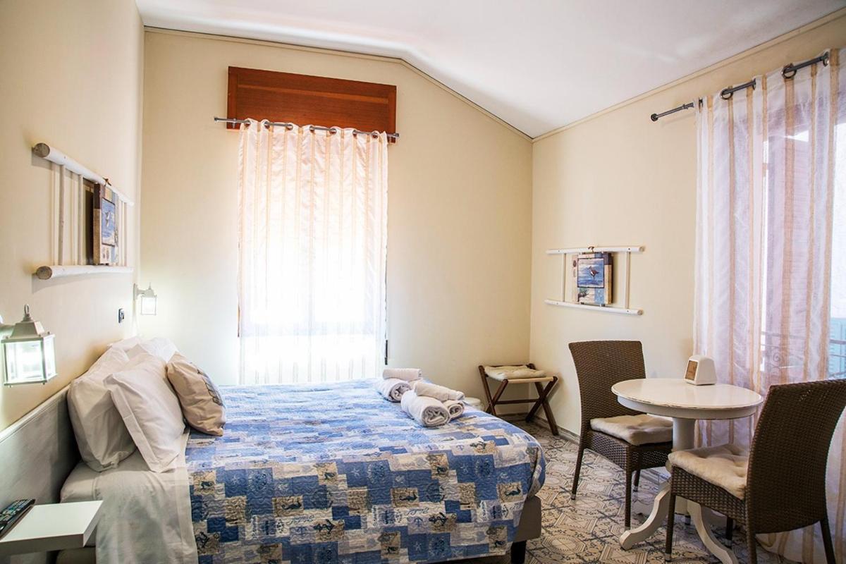 L'Antico Borgo Elena Noli Hotell Eksteriør bilde